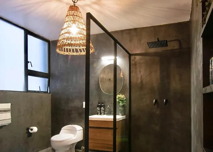 Beautiful Curated And Designed Flat Great Balcony Apartment *