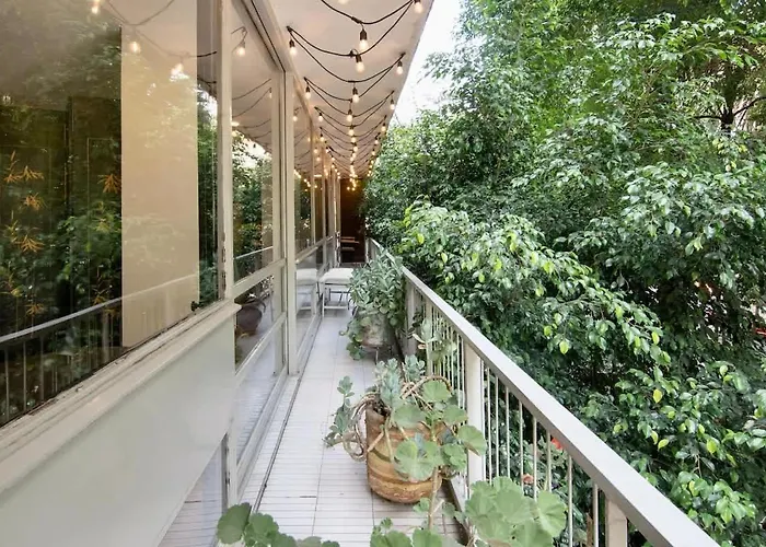 Beautiful Curated And Designed Flat Great Balcony Apartment