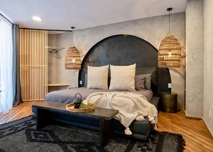 Beautiful Curated And Designed Flat Great Balcony *