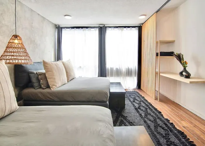 Beautiful Curated And Designed Flat Great Balcony *